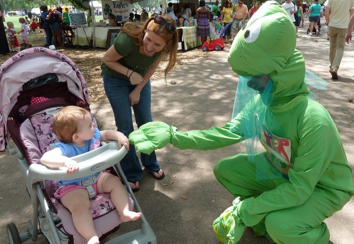 Gasper Meets a Frog Fan